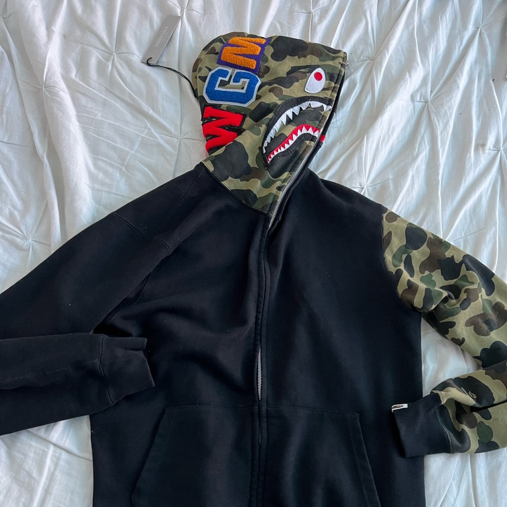 a bathing ape bape green camo/ black hoodie zip up shark jacket